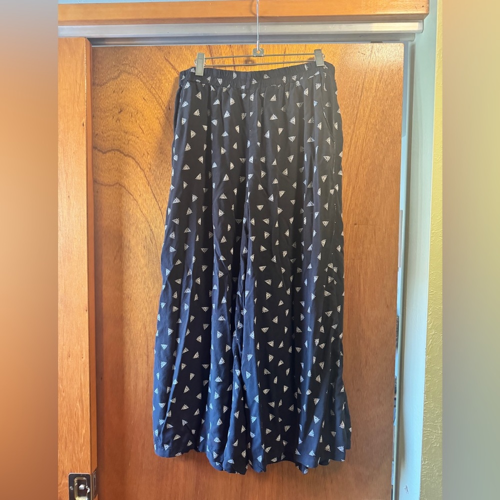 Carly Jean Los Angeles size XL Black Wide Leg Pants with White Triangle Print